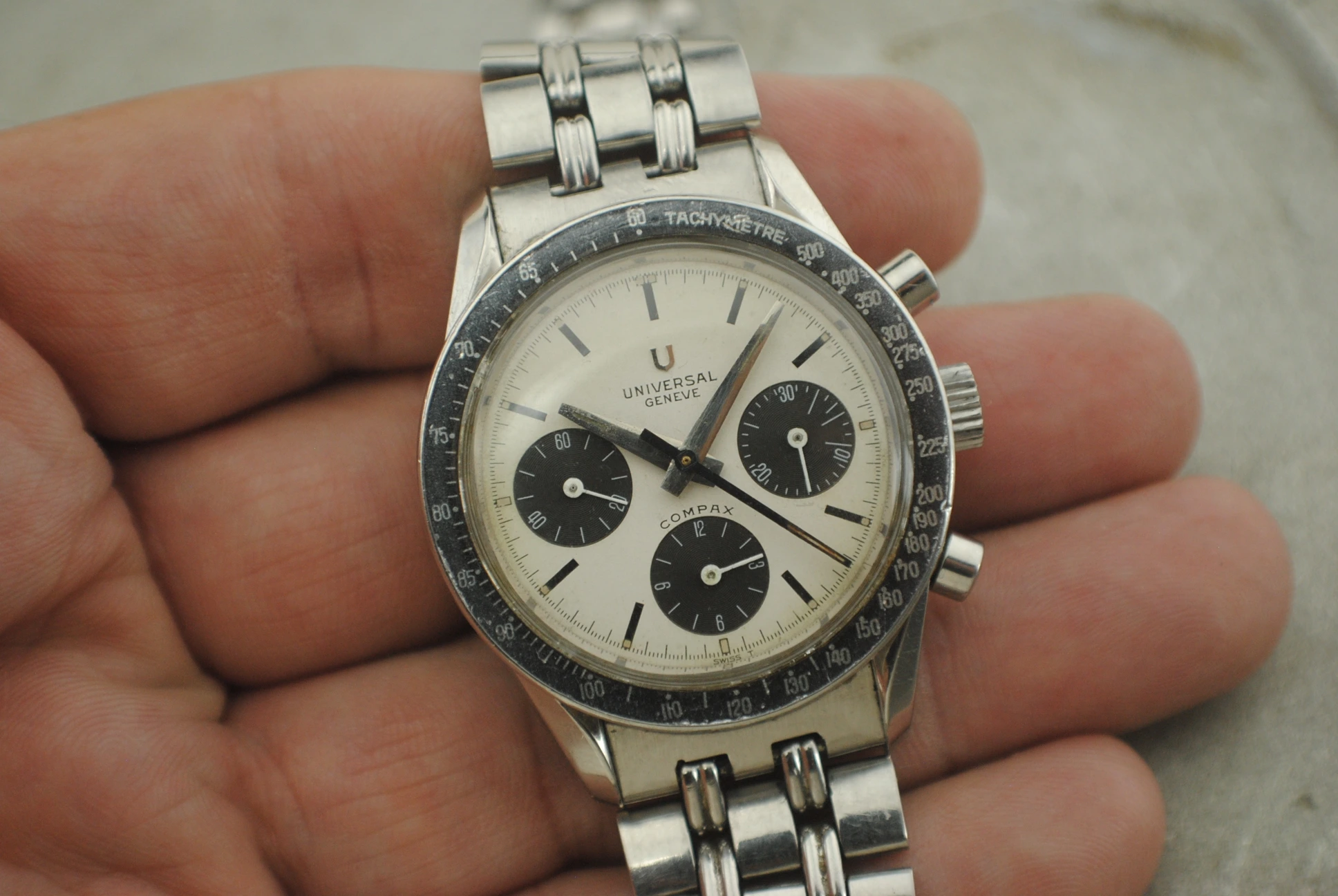 Untreated additional documentary view of the sold Universal Genève reference 885103/02 Nina Rindt chronograph