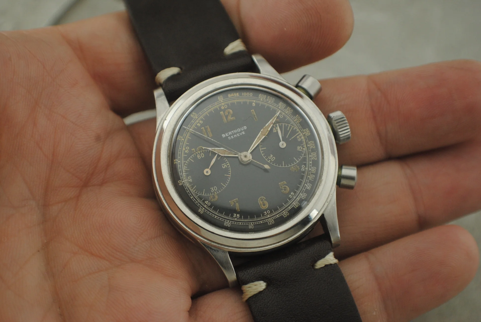 Additional documentary view of the sold Universal Genève–Berthoud reference 7066 stainless-steel watch