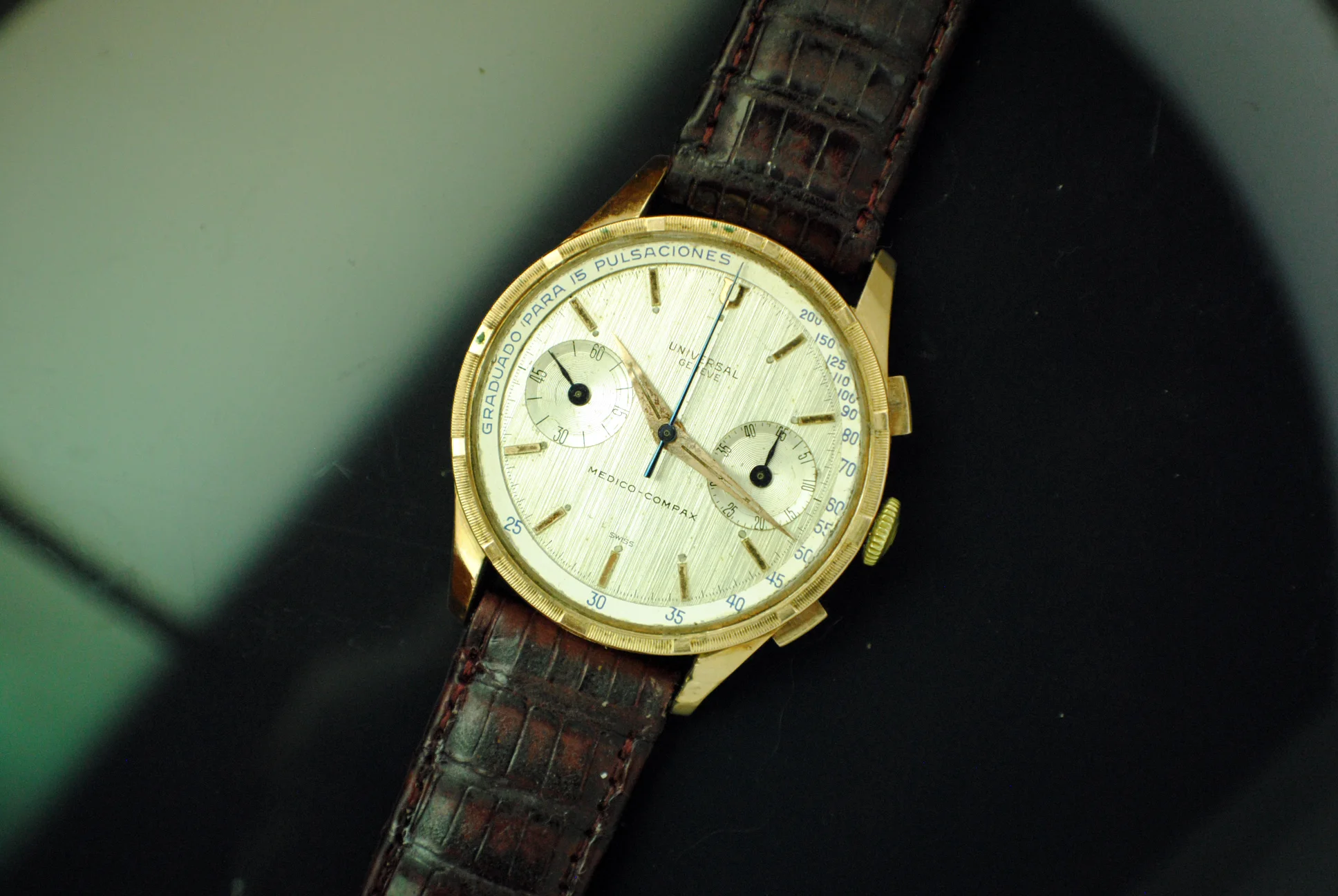Universal Genève Medico-Compax — 18k Rose Gold, Valjoux 22 Base