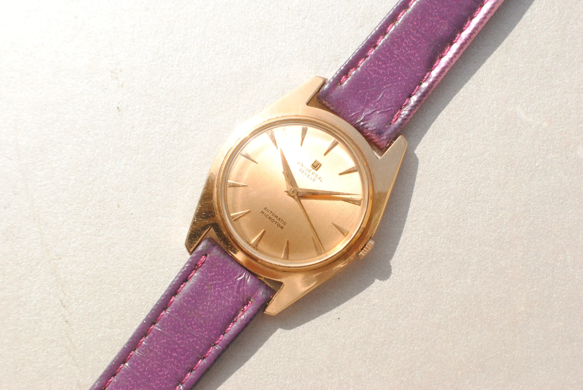 Universal Genève Ref. 10351-1 — 18k Rose Gold Microrotor