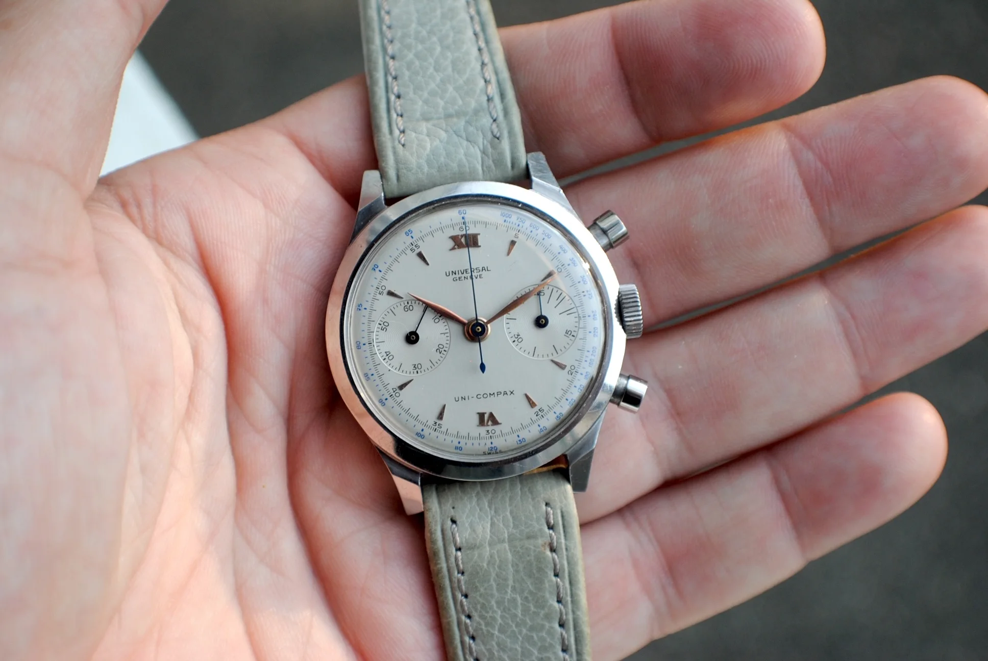 Additional crystal-on documentary view of the sold Universal Genève reference 22409 chronograph