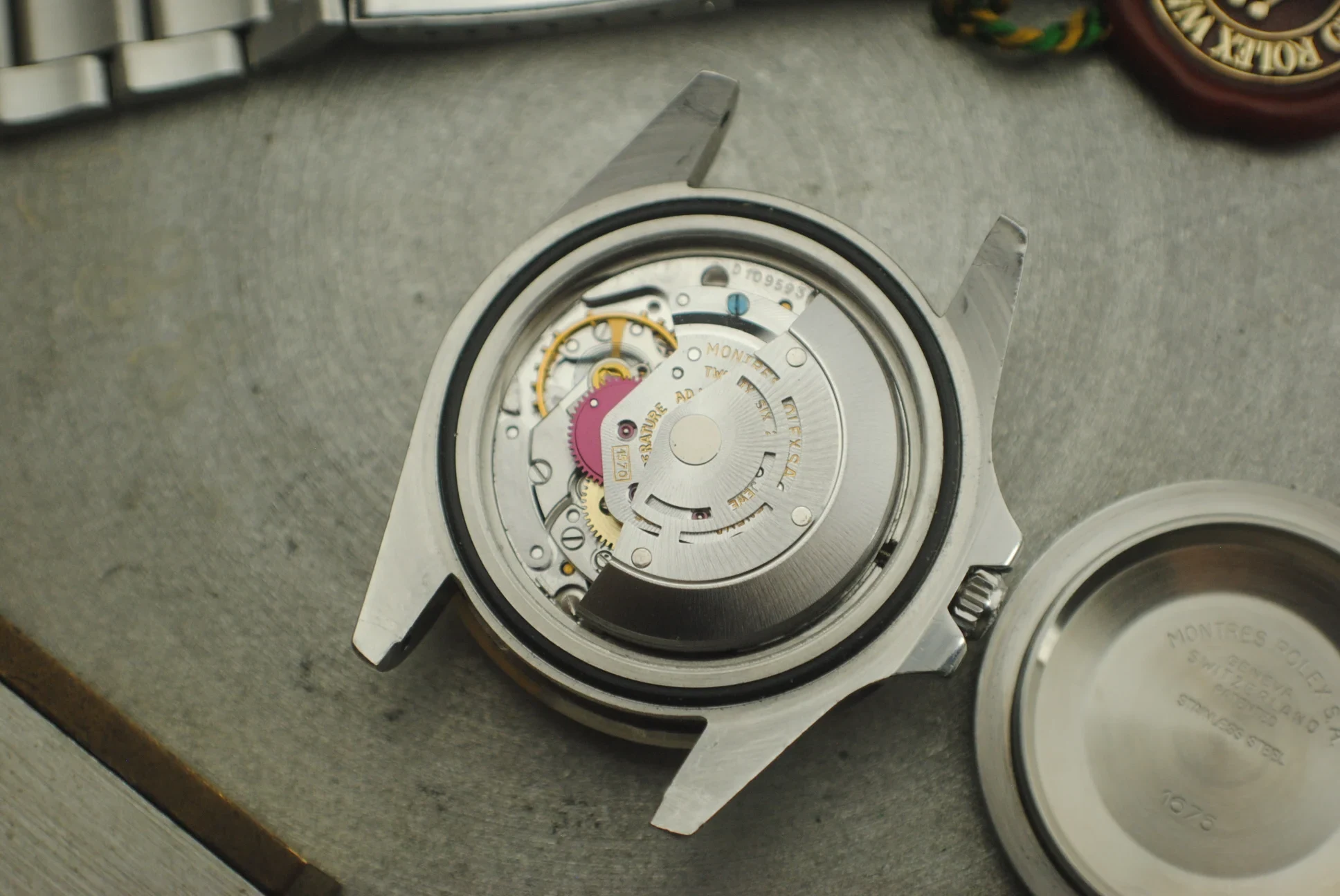 Landscape close-up of the automatic movement inside the Rolex GMT-Master reference 1675